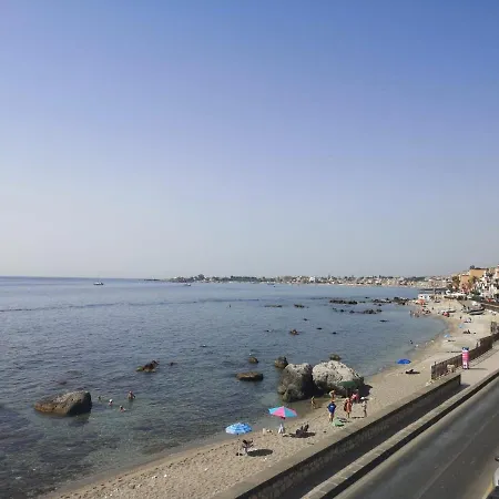 Vendégház Tulla's Giardini Naxos