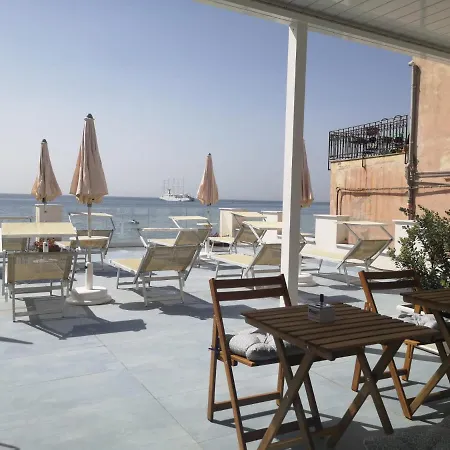 Tulla's Casa de hóspedes Giardini Naxos